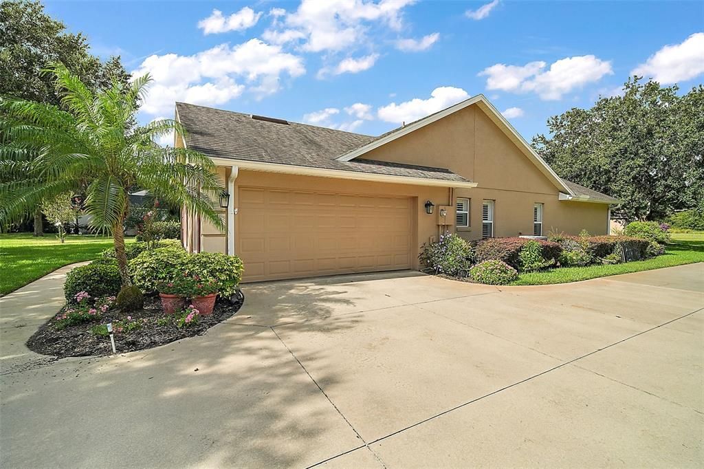 Attached, Exterior, Facade, Ranch