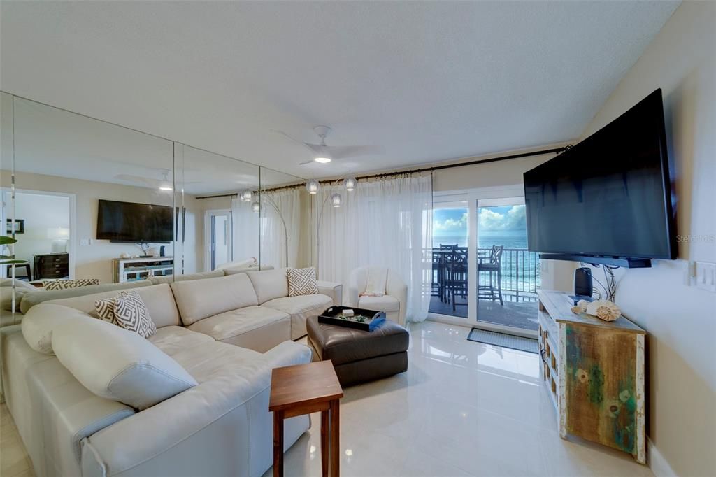 Interior, Living room, Recessed Lighting, Water