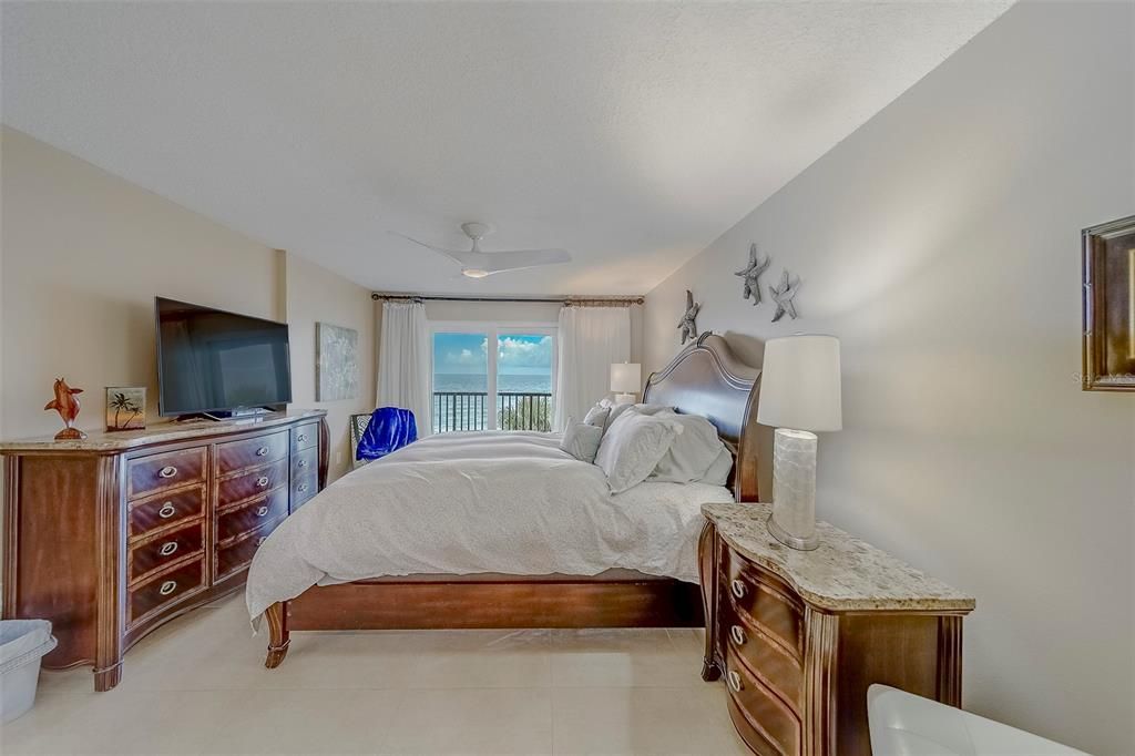 Bedroom, Interior, Water