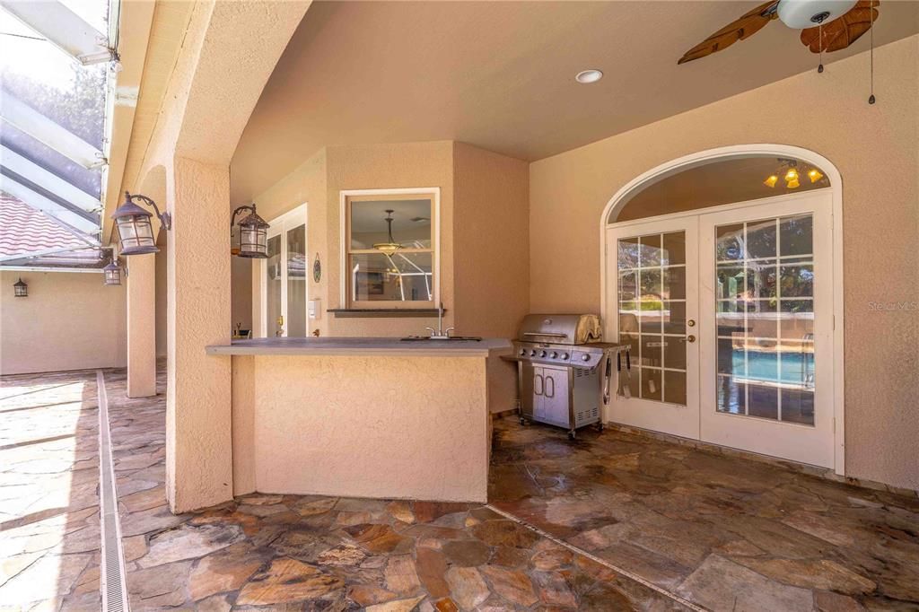 Exterior, Outdoor Kitchen