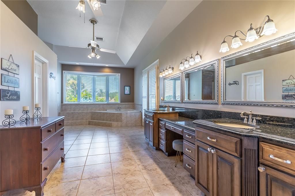Bathroom, Dual Sink Vanities, Interior