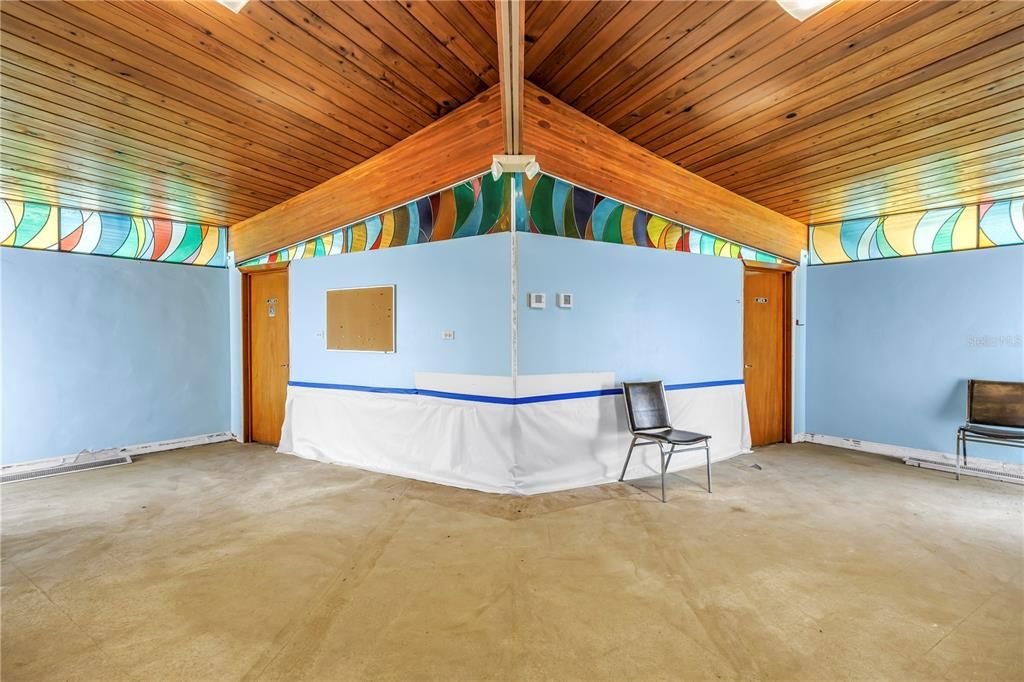 Empty room, Interior, Wooden Beams, Wooden Ceilings
