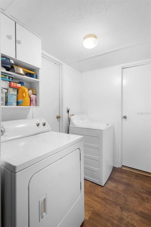 Interior, Washer, Wood Texture Flooring