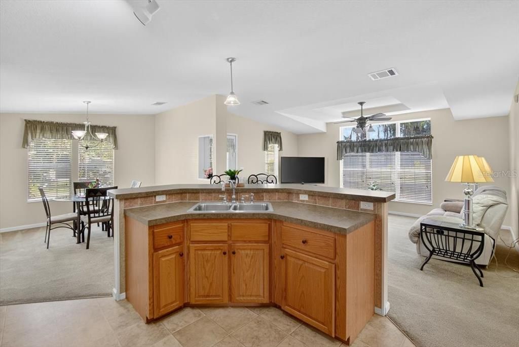 Chandelier, Dining room, Interior, Pendant Lights