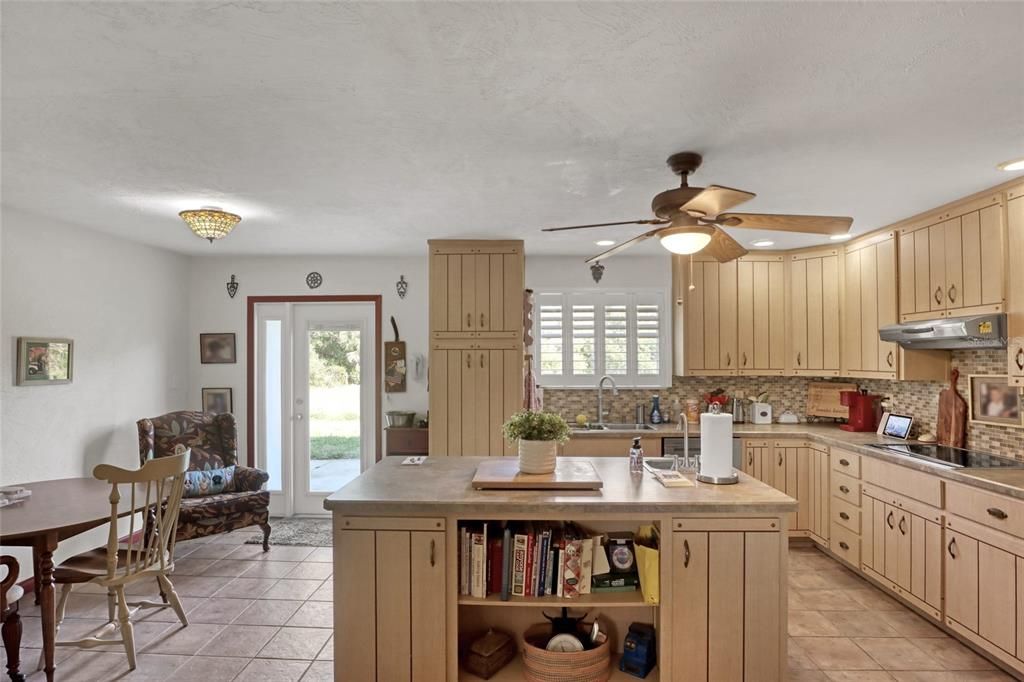 Dining room, Interior, Kitchen, Recessed Lighting