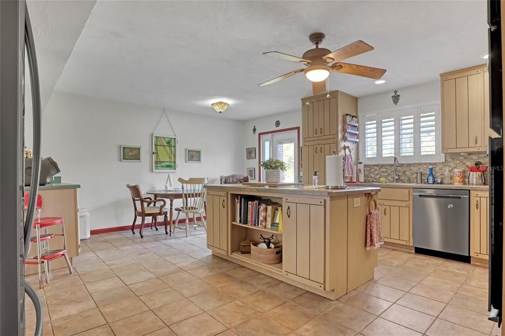 Dining room, Interior, Kitchen, Recessed Lighting