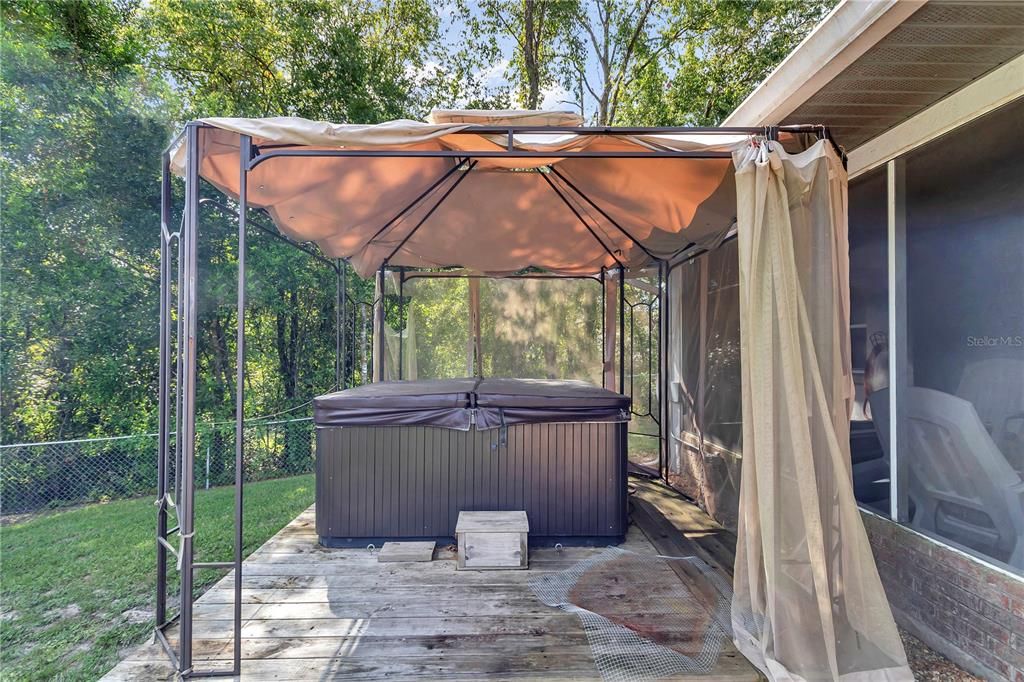 Exterior, Hot Tub