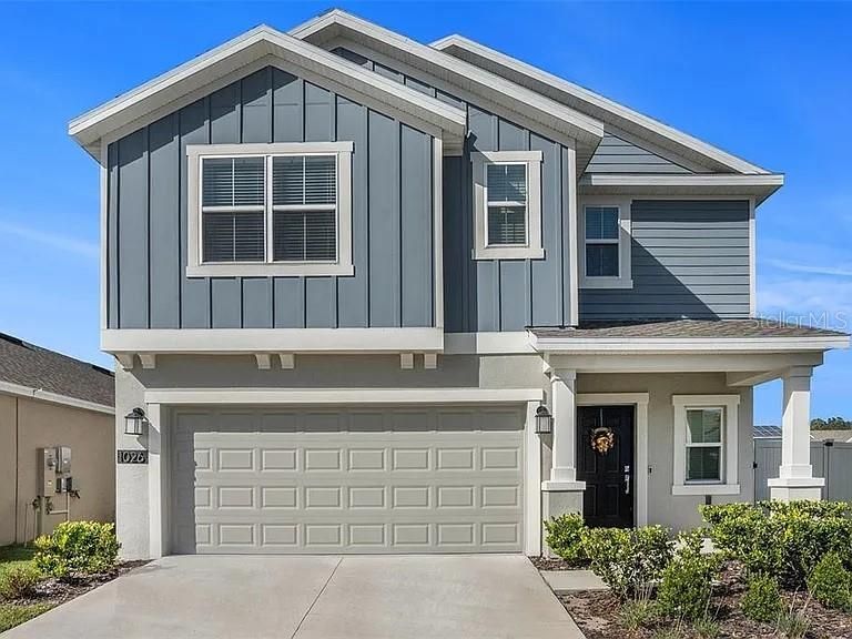 Attached, Exterior, Facade, American Craftsman