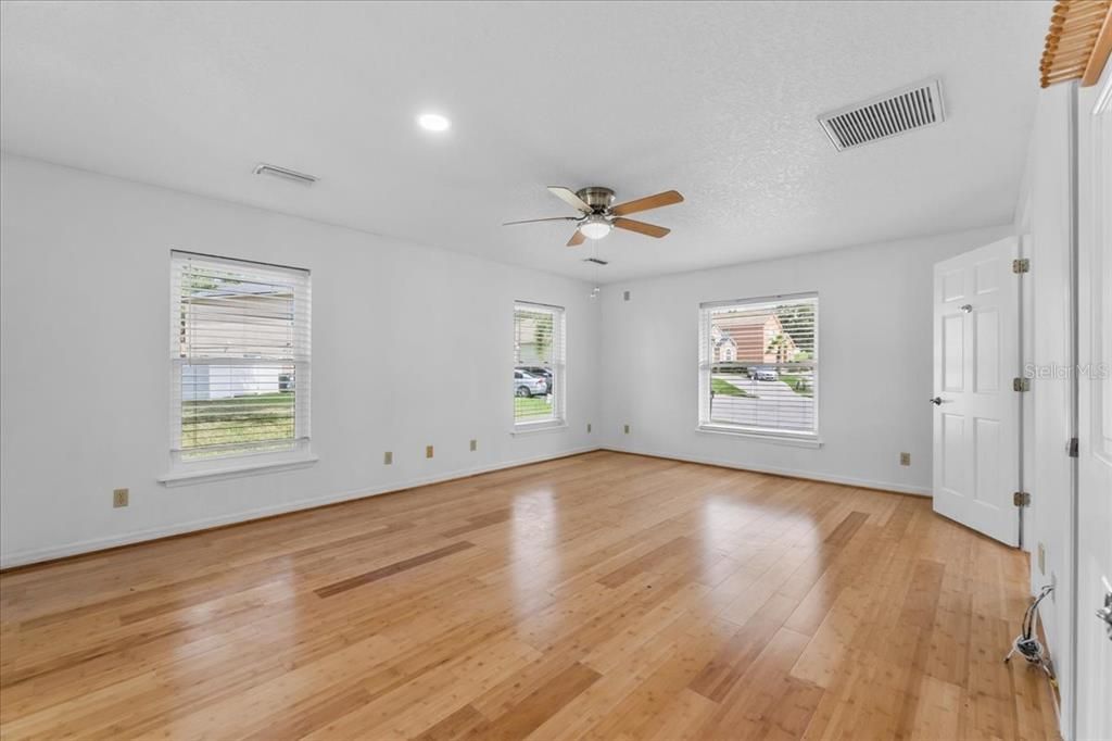 Empty room, Interior, Recessed Lighting, Wood Texture Flooring