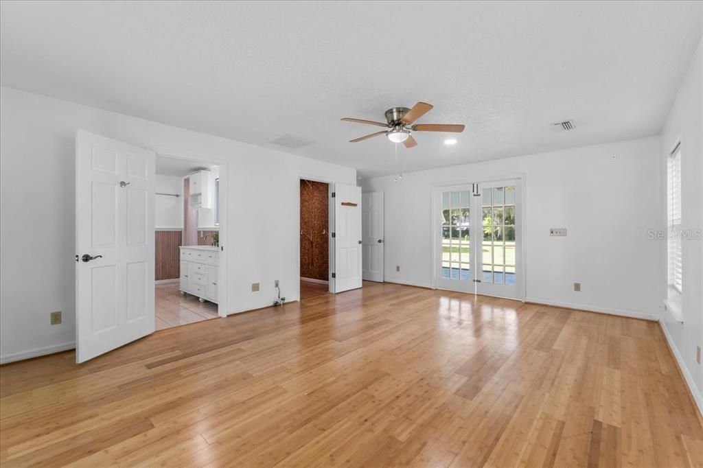Empty room, Interior, Recessed Lighting, Wood Texture Flooring