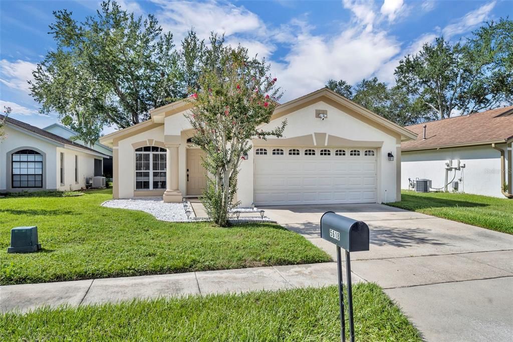 Attached, Exterior, Facade, Ranch