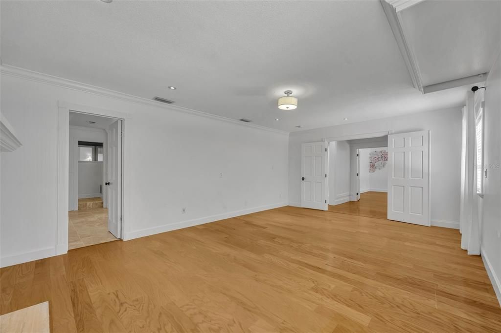 Empty room, Interior, Recessed Lighting, Wood Texture Flooring