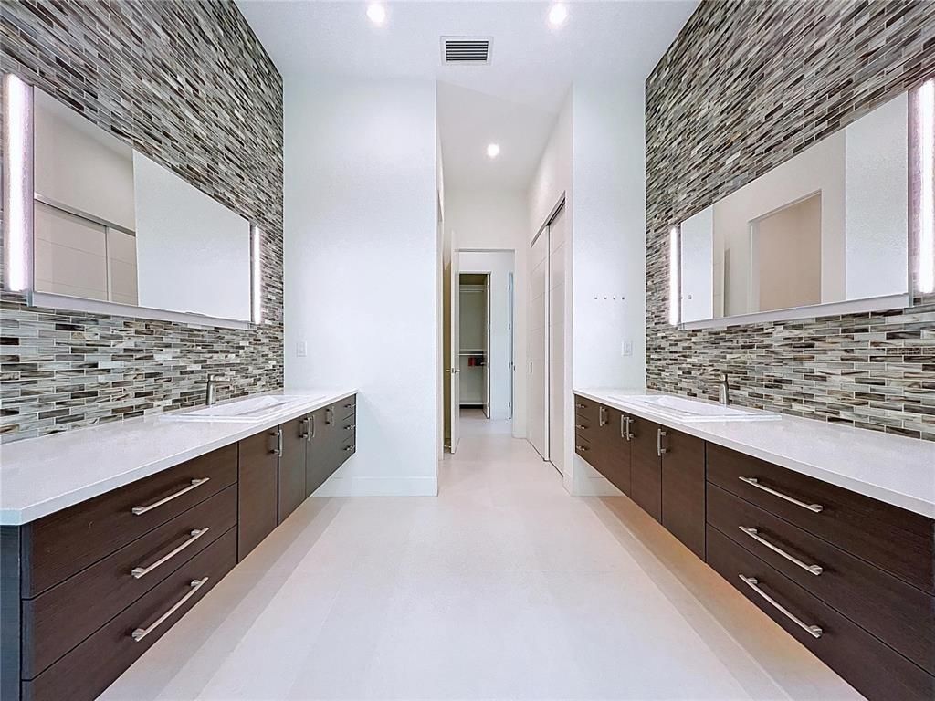 Bathroom, Dual Sink Vanities, Interior, Recessed Lighting