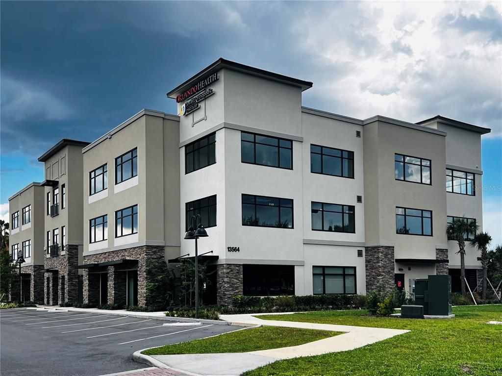 Exterior, Facade, Modern