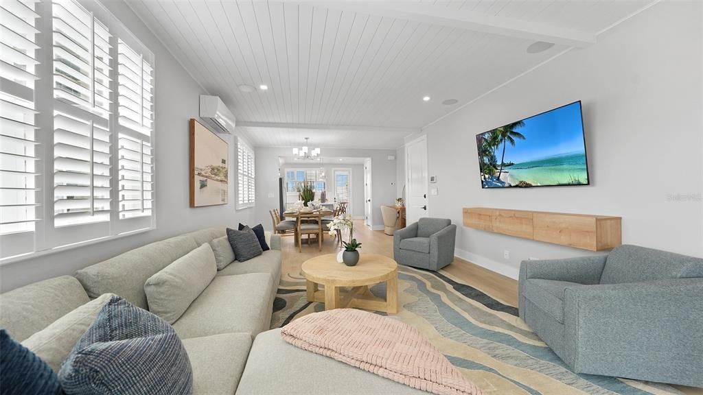 Chandelier, Dining room, Interior, Living room, Recessed Lighting, Wood Texture Flooring