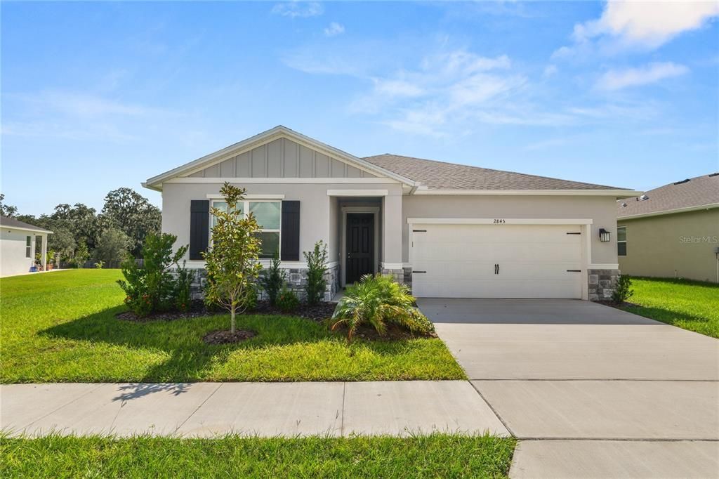 Attached, Exterior, Facade, Ranch