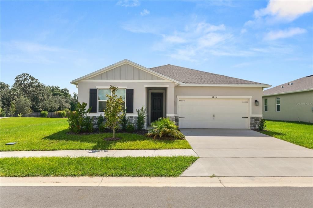 Attached, Exterior, Facade, Ranch