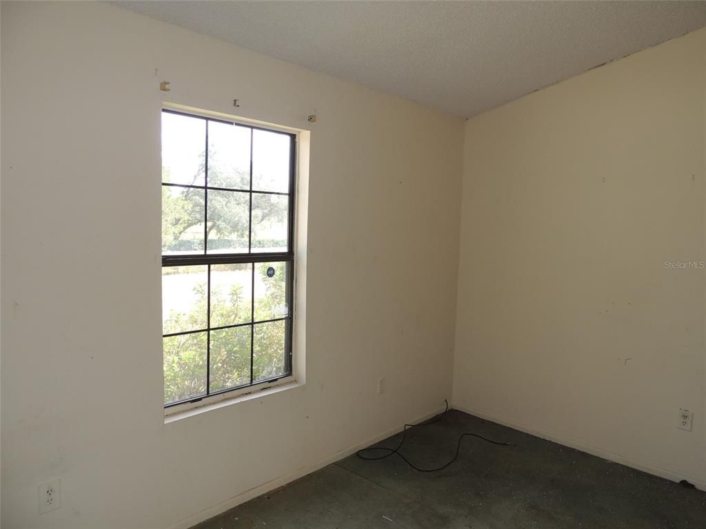 Empty room, Interior