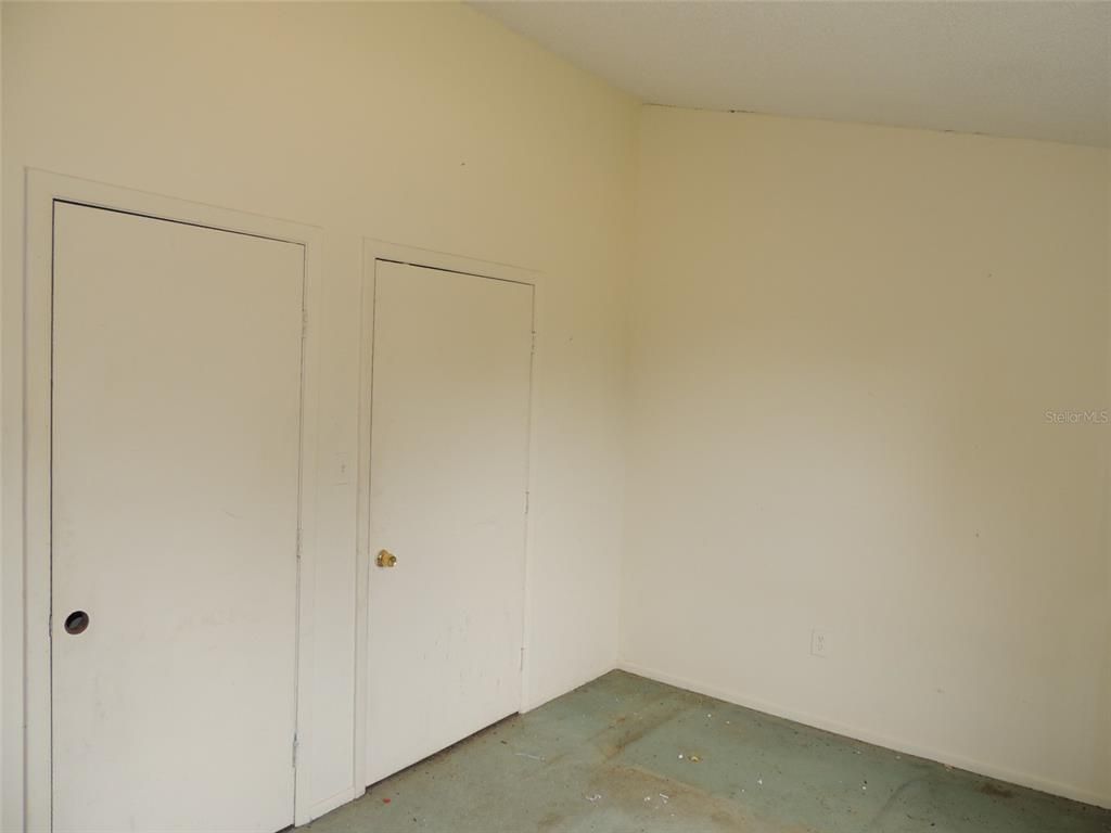 Empty room, Interior