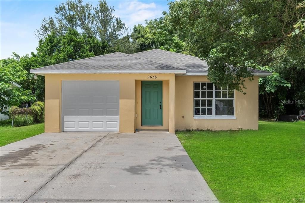 Attached, Exterior, Facade, Ranch