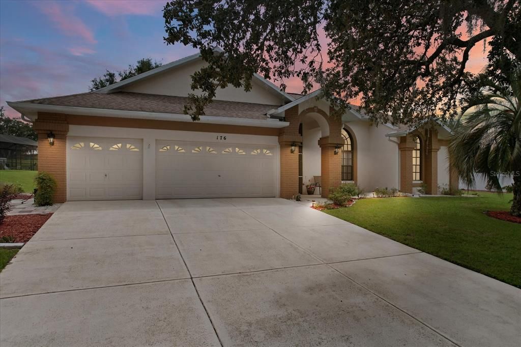Attached, Exterior, Facade, Ranch