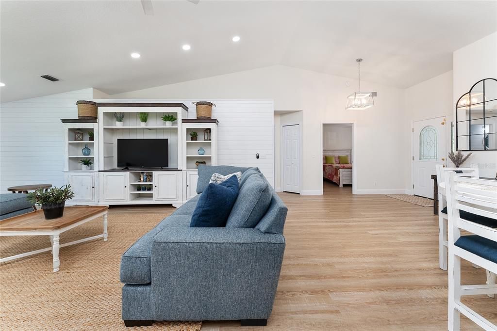 Interior, Living room, Pendant Lights, Recessed Lighting, Wood Texture Flooring