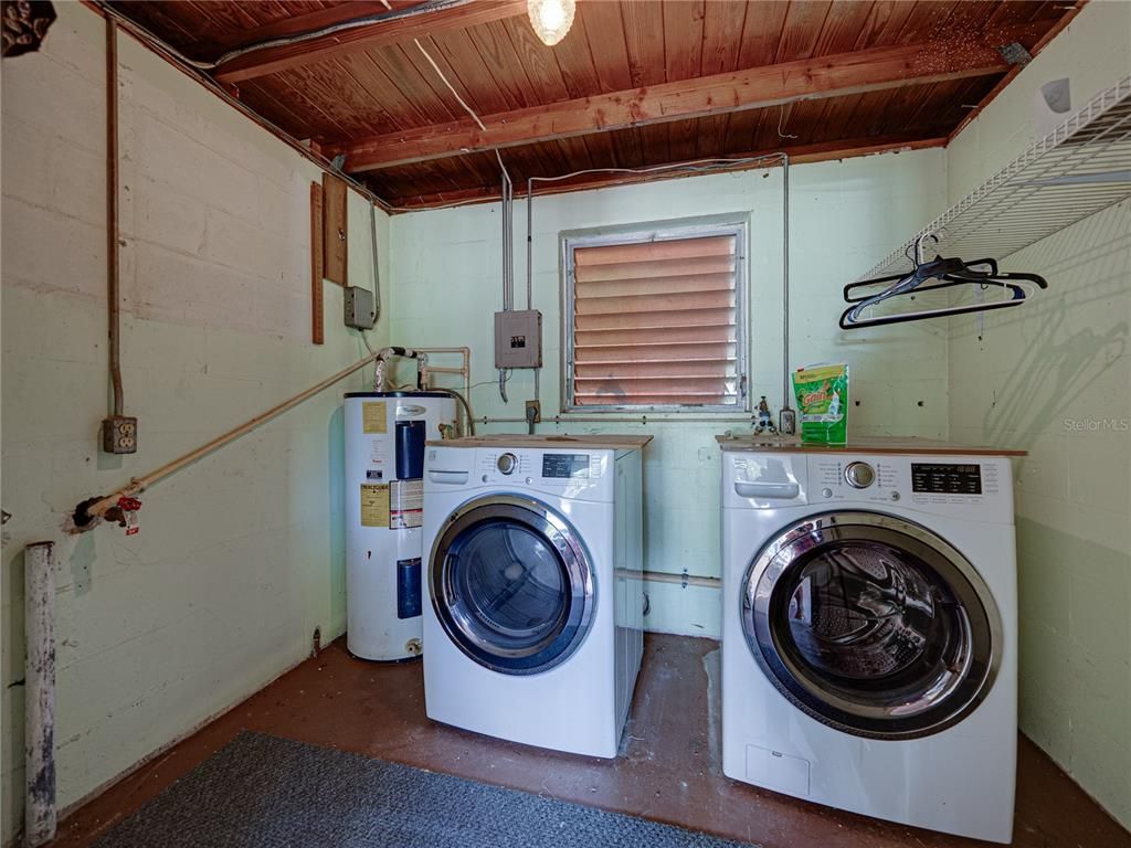 Interior, Washer, Wooden Beams, Wooden Ceilings