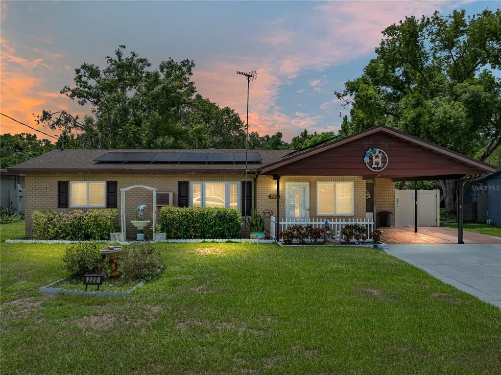 Backyard, Exterior, Facade, Brick Facade, Solar Panels, Ranch