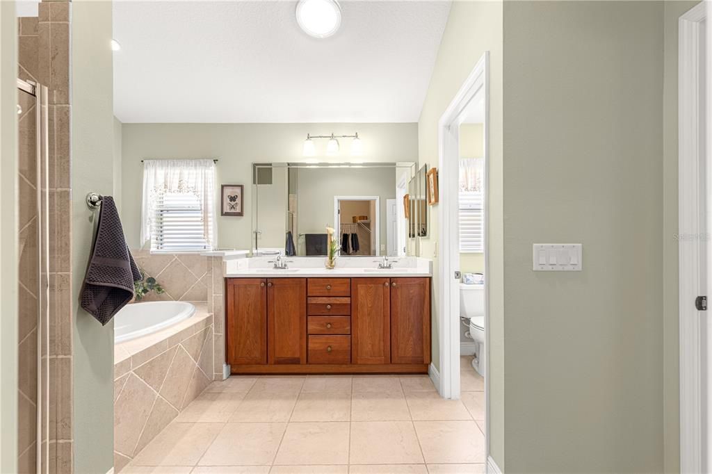 Bathroom, Dual Sink Vanities, Interior, Recessed Lighting