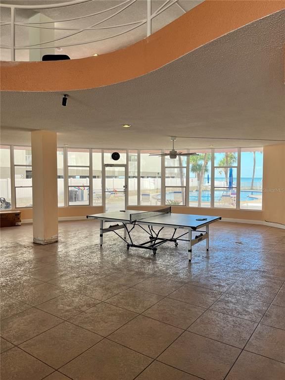 Game Room, Interior, Recessed Lighting