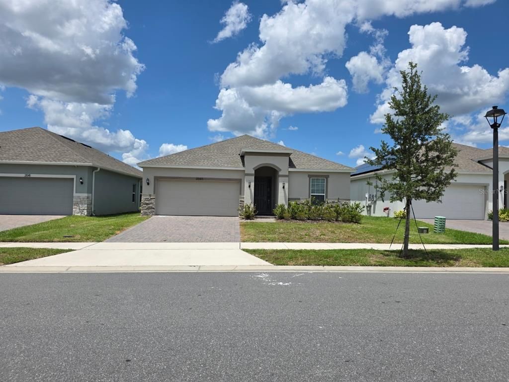 Attached, Exterior, Facade, Ranch