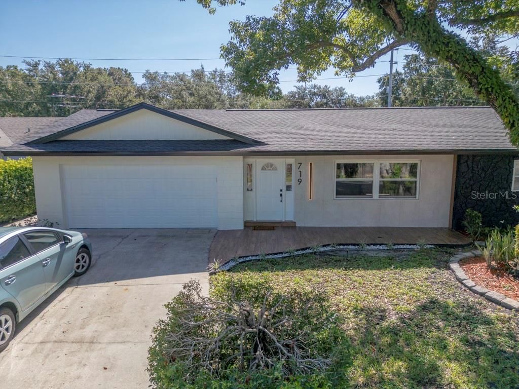 Attached, Exterior, Facade, Ranch