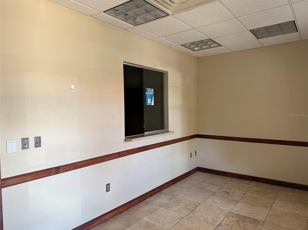 Empty room, Interior