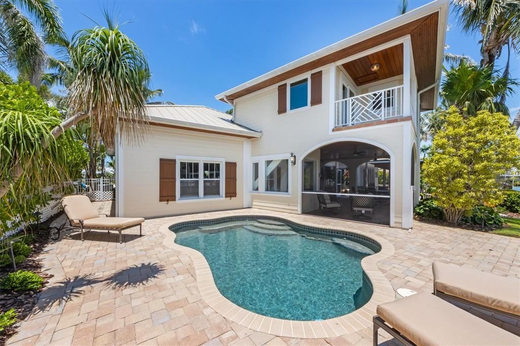 Exterior, Pool