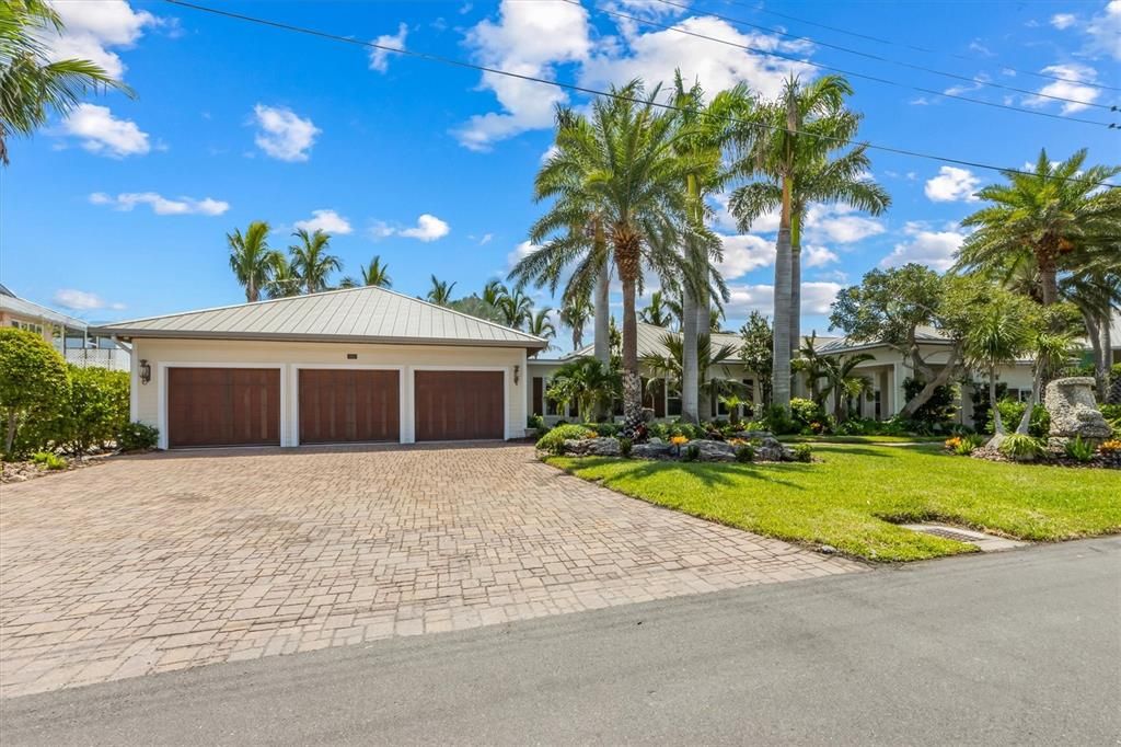 Detached Garage, Exterior