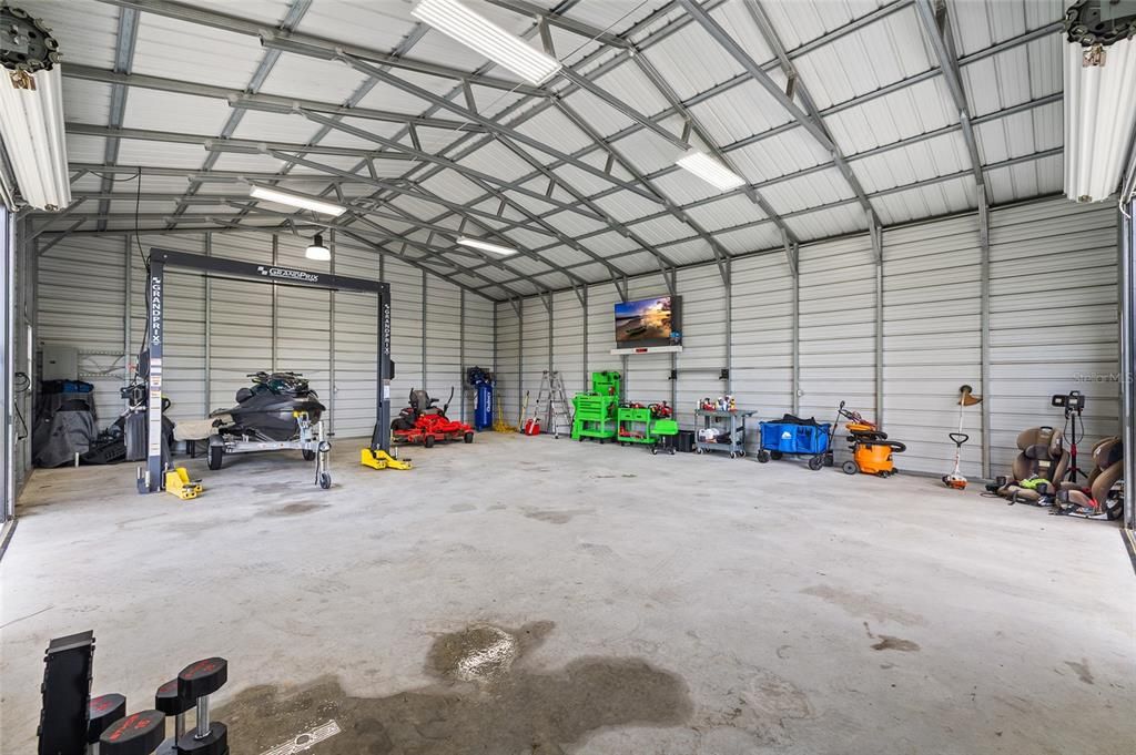 Garage, Interior