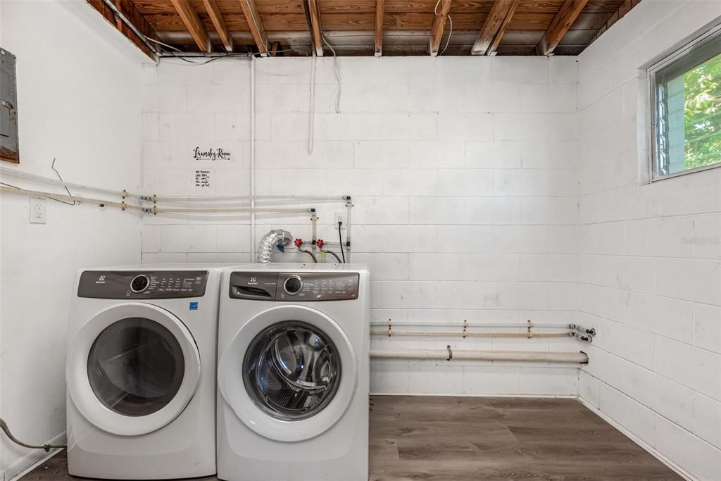 Interior, Washer, Wooden Beams, Wooden Ceilings, Wood Texture Flooring