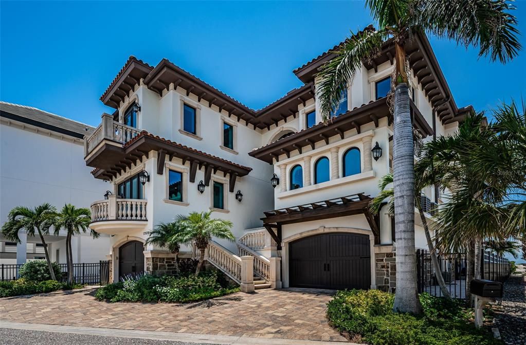 Attached, Exterior, Facade, Mediterranean