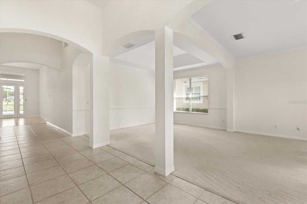Empty room, Interior