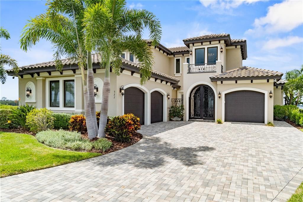 Attached, Exterior, Facade, Mediterranean