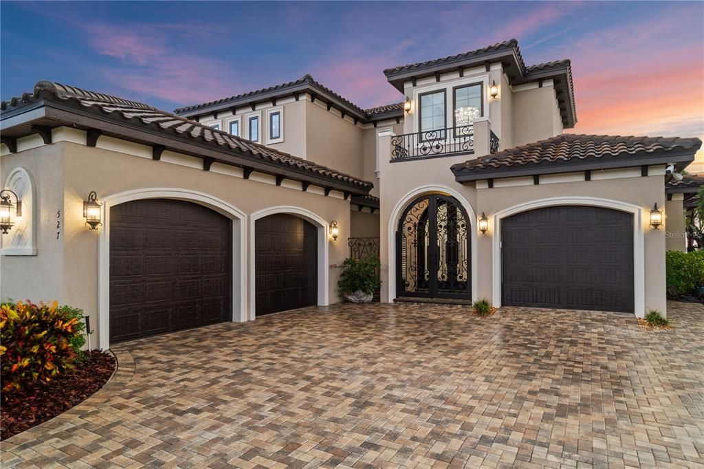 Attached, Exterior, Facade, Mediterranean