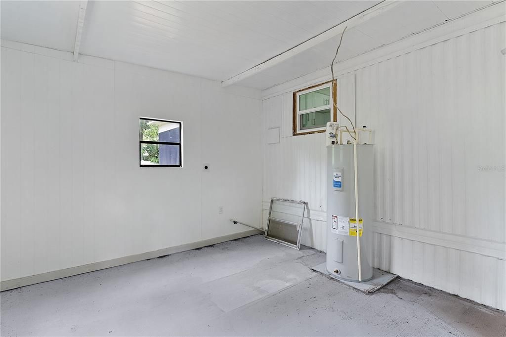 Empty room, Interior