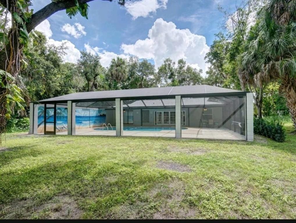 Backyard, Exterior