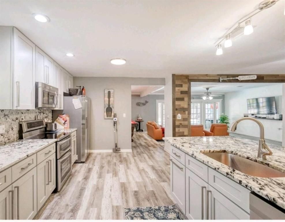 Interior, Kitchen, Living room, Recessed Lighting, Wood Texture Flooring