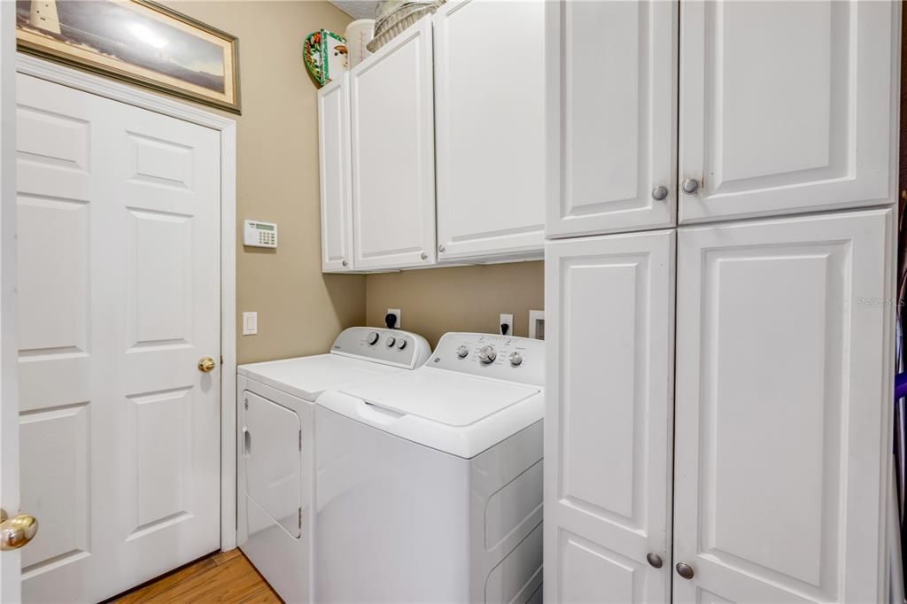 Interior, Washer, Wood Texture Flooring