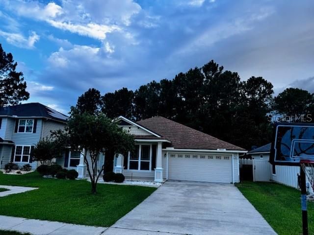 Attached, Exterior, Facade, Ranch