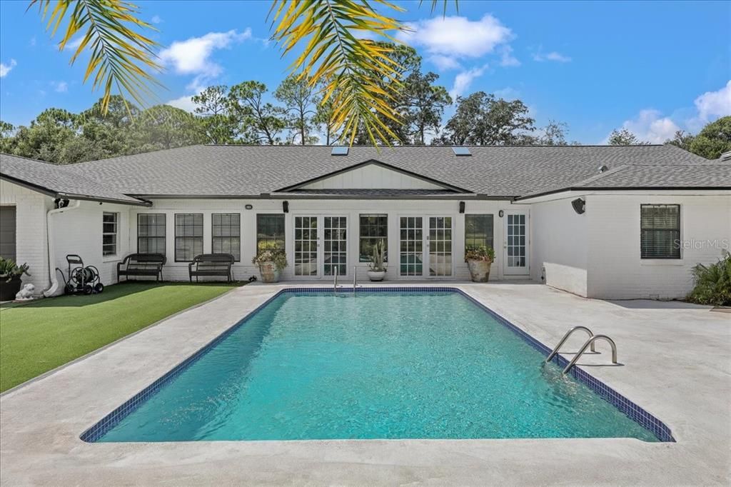 Exterior, Pool