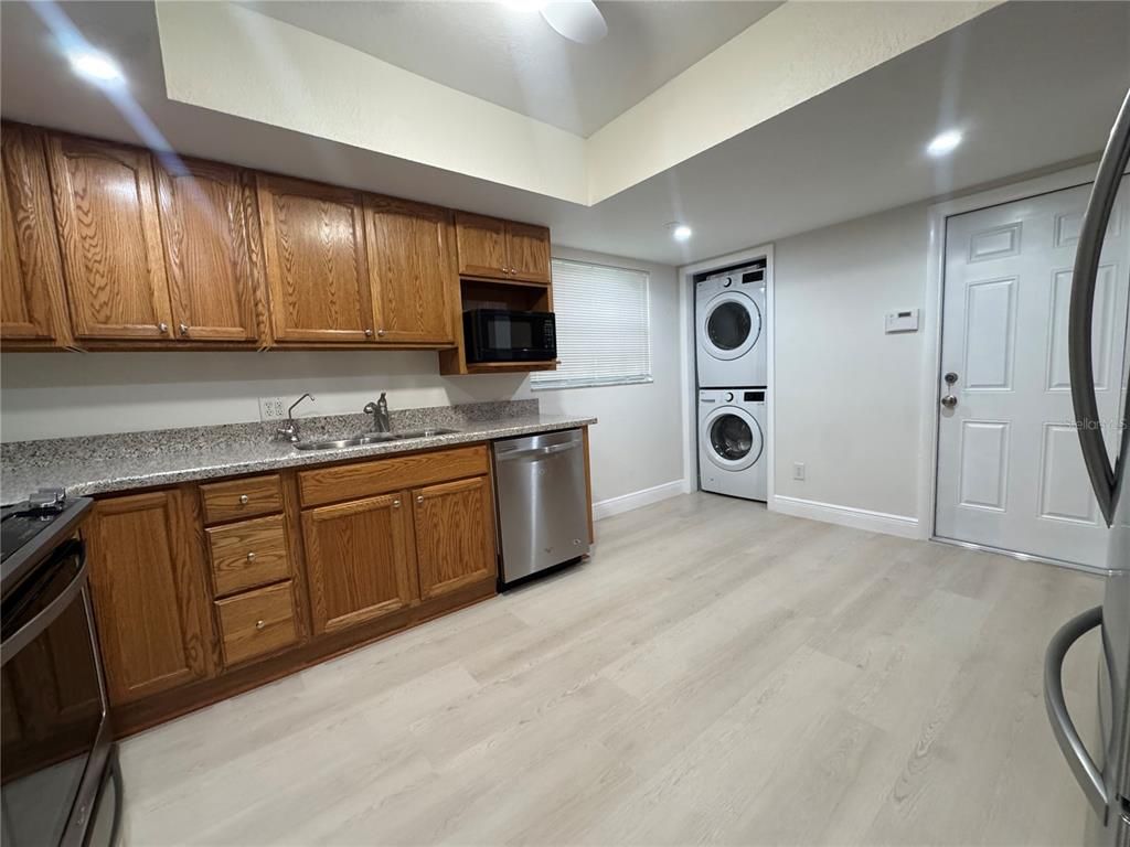 Interior, Kitchen, Recessed Lighting, Washer, Wood Texture Flooring