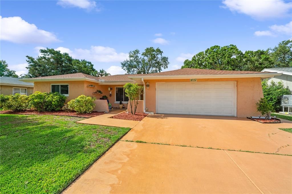 Attached, Exterior, Facade, Ranch