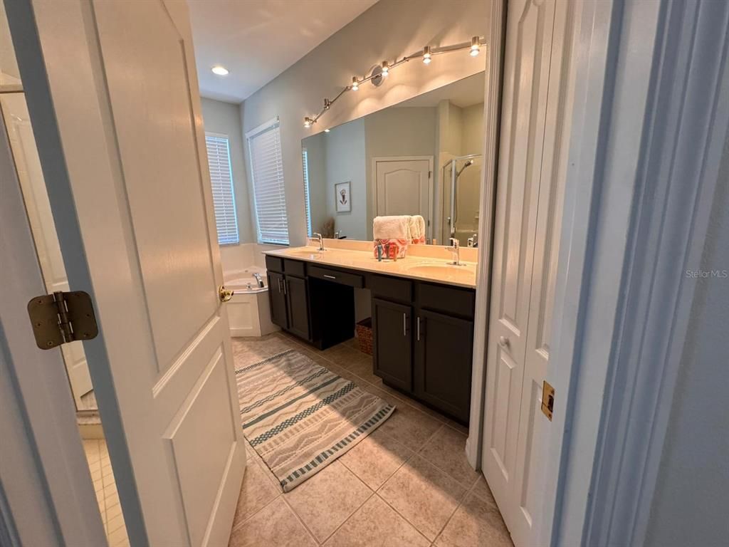 Bathroom, Dual Sink Vanities, Interior, Recessed Lighting